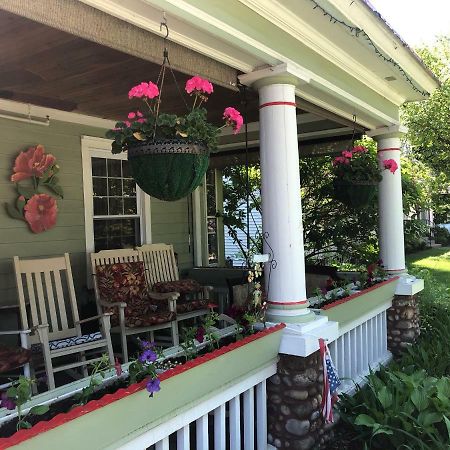 The Red Hook Country Inn, An "Old Rhinebeck" Bed & Breakfast Exterior photo